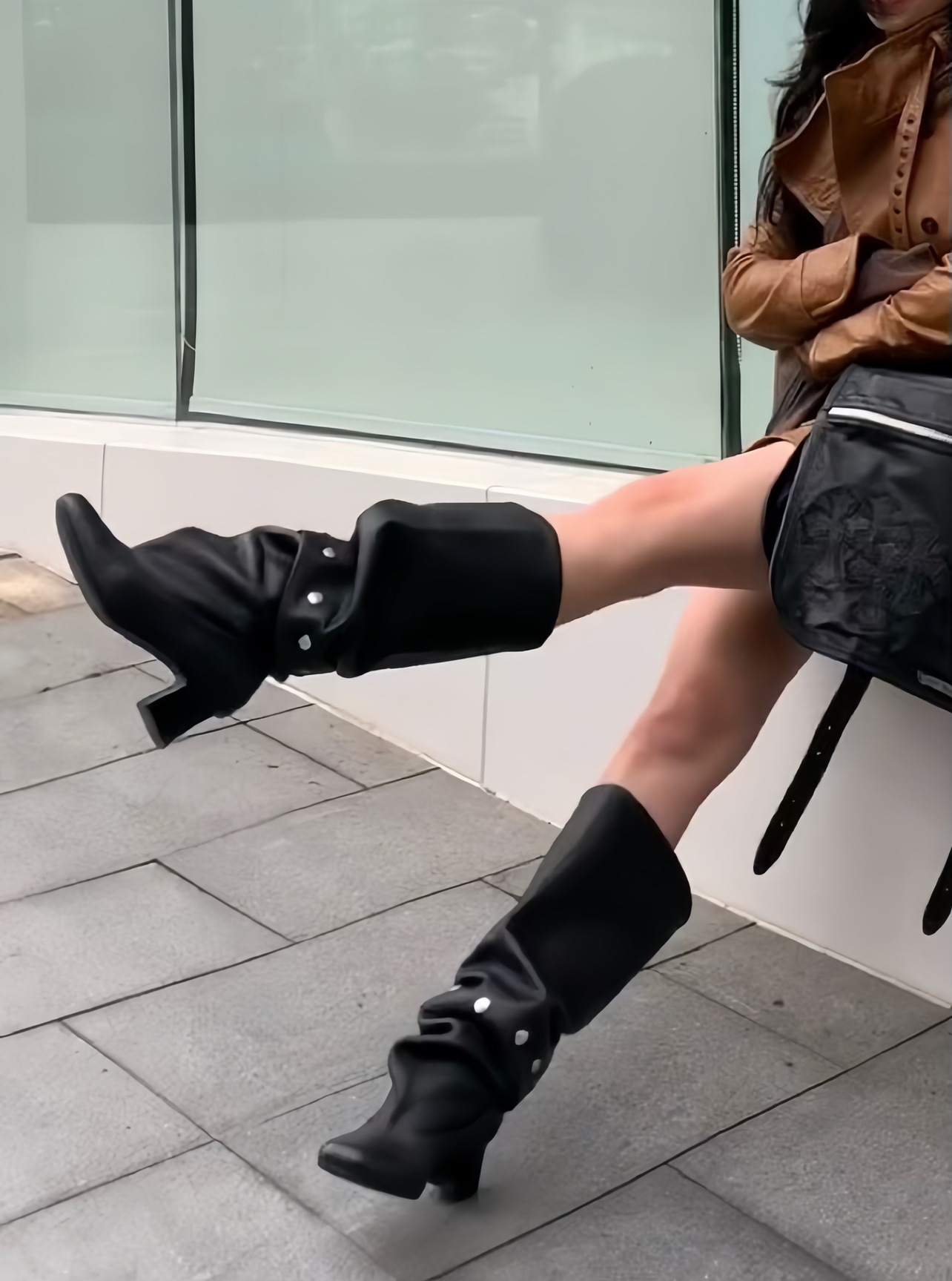 Overknee-Stiefel zum Hineinschlüpfen, brandneues Nietendesign mit verdickter Ferse, schmal geschnittene High-Top-Stiefel mit lockerer Passform, neuer Stil für Herbst/Winter 2025_voghion.com