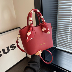 レッドバッグレディースバッグ2025新しい結婚式のブライズメイドハンドバッグハイエンドバケットバッグ外国貿易卸売クロスボディバッグ