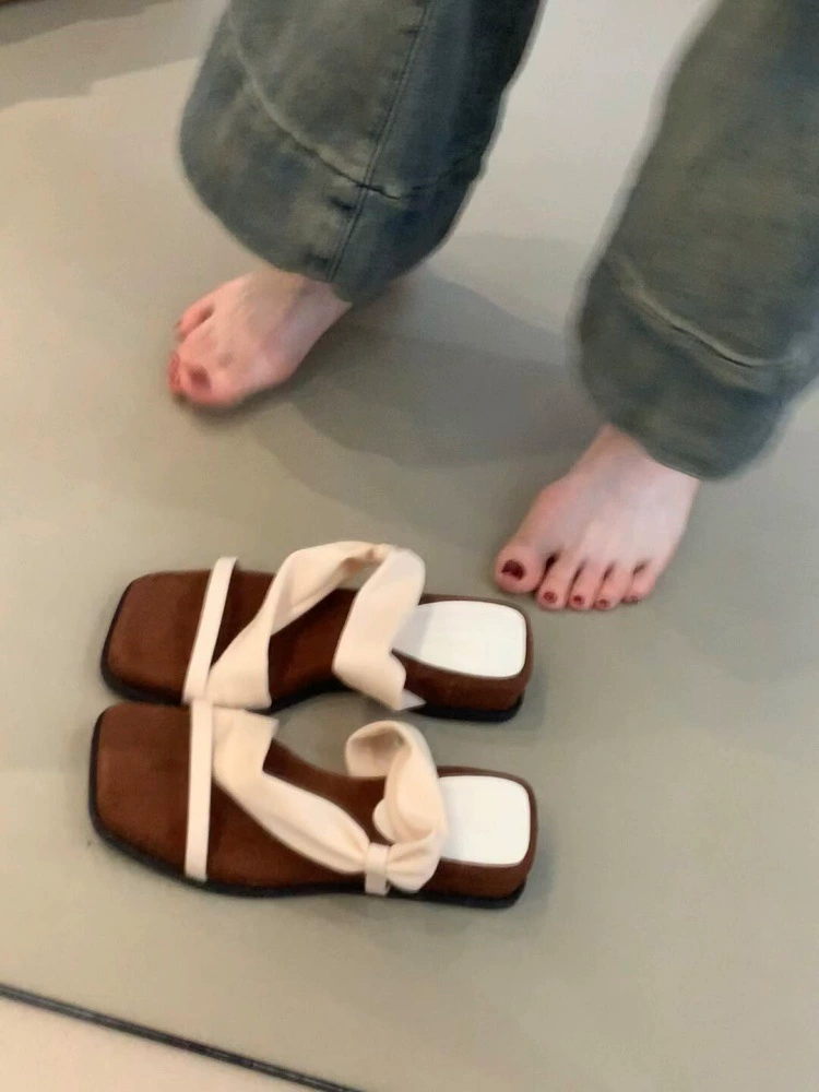 Версия из овчины ~ французские сандалии из натуральной кожи с квадратным носком и перекрестными ремешками, новинка 2025 года, открытые сандалии на толстой подошве с клиновидным каблуком