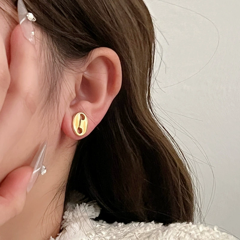 Серебряная игла, золотые универсальные ретро серьги, серебро 925 образец, интернет-знаменитость, стиль легкой роскоши, стиль высокого качества, яркий запоминающийся стиль