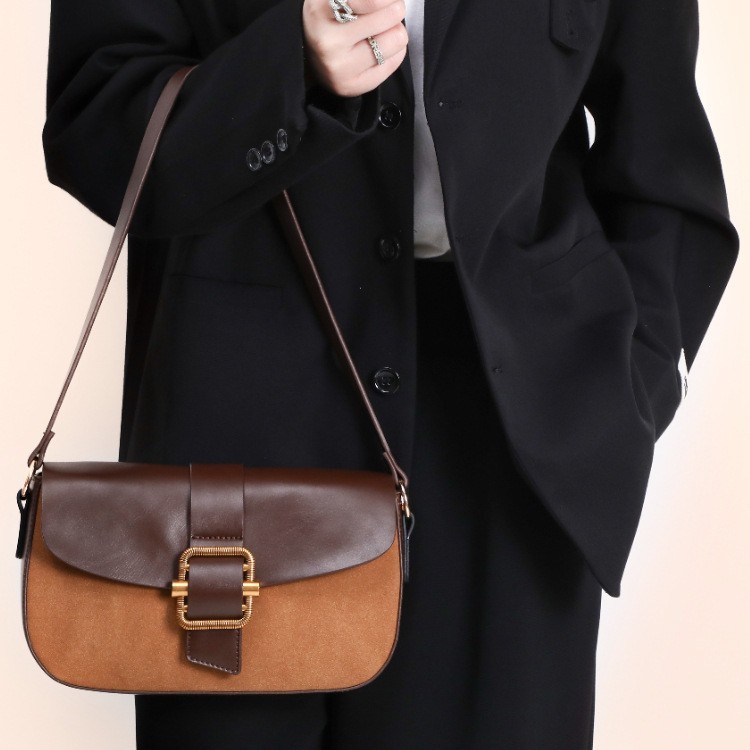 Bolsa de axila de costura mate de temperamento de alta calidad, diseño de nicho, bolso de hombro de color en contraste, bolso diagonal de viaje casual para mujer