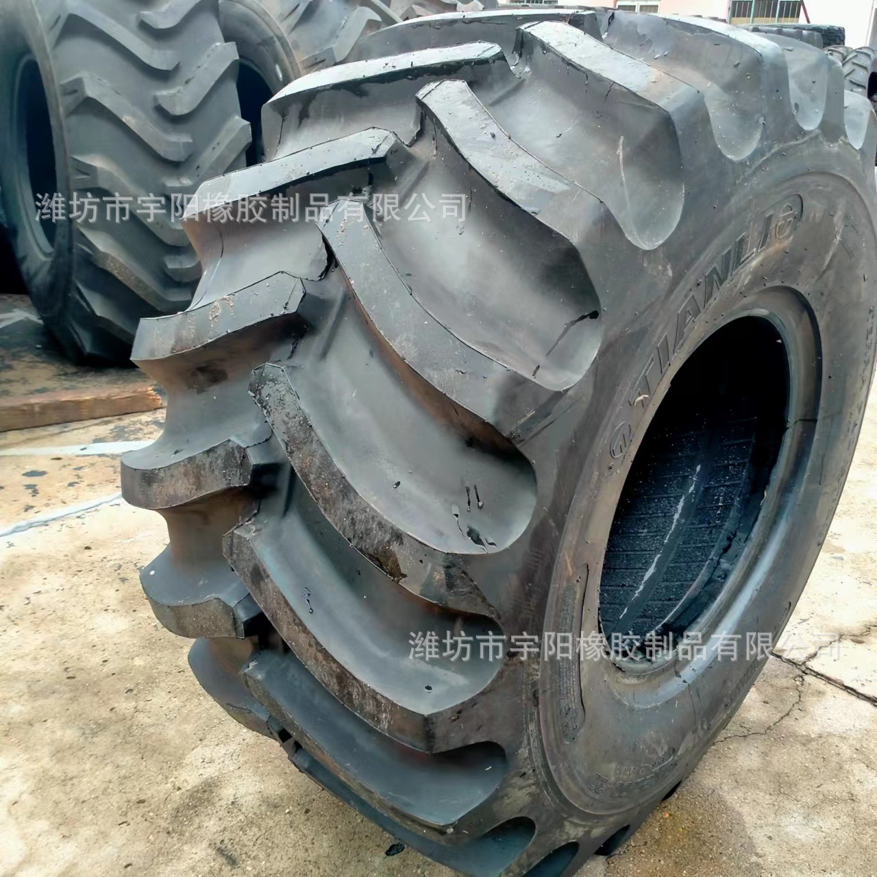 48x25.00-20 农用拖车  联合收割机轮胎 R1人字纹