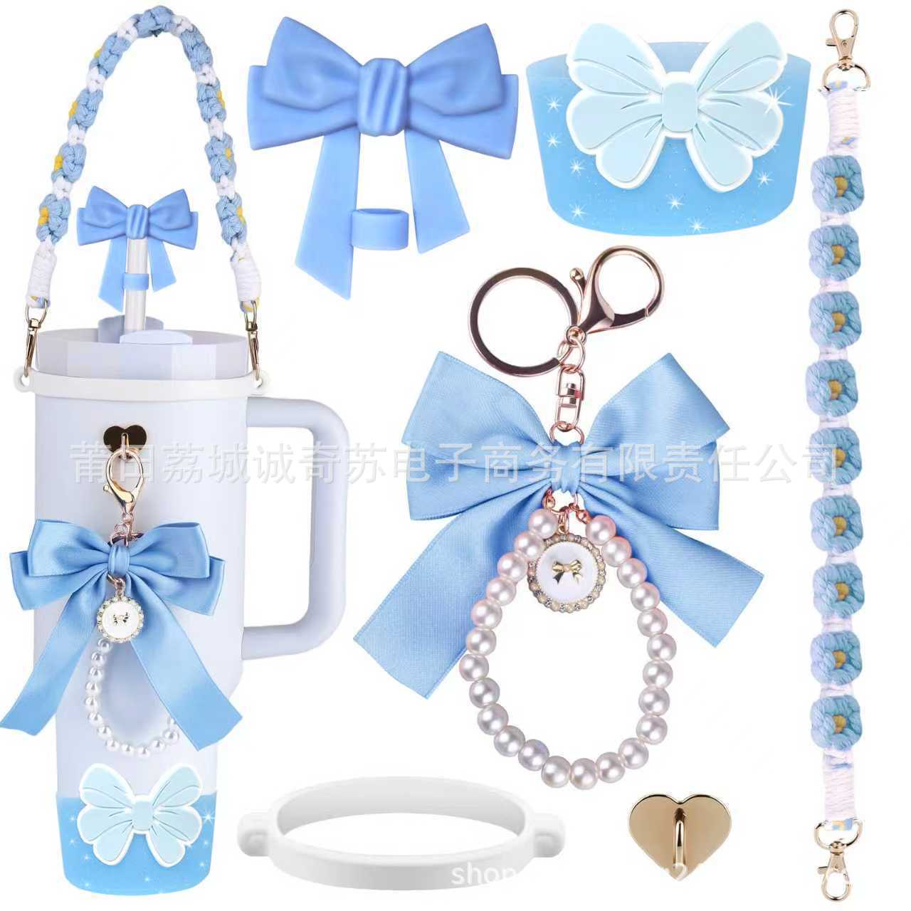 Nuevos productos Stanley taza de agua de mano cadena de taza de flores colgante de amor Begonia gorra de paja bola de peluche llavero