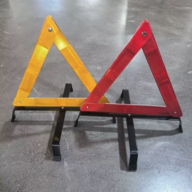 警示牌;安全锤工具;其他车灯