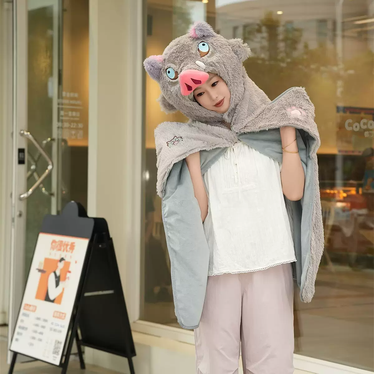 卡通鬼灭之刃周边嘴平伊之助猪猪连帽披风秋冬斗篷宅人披肩毯子