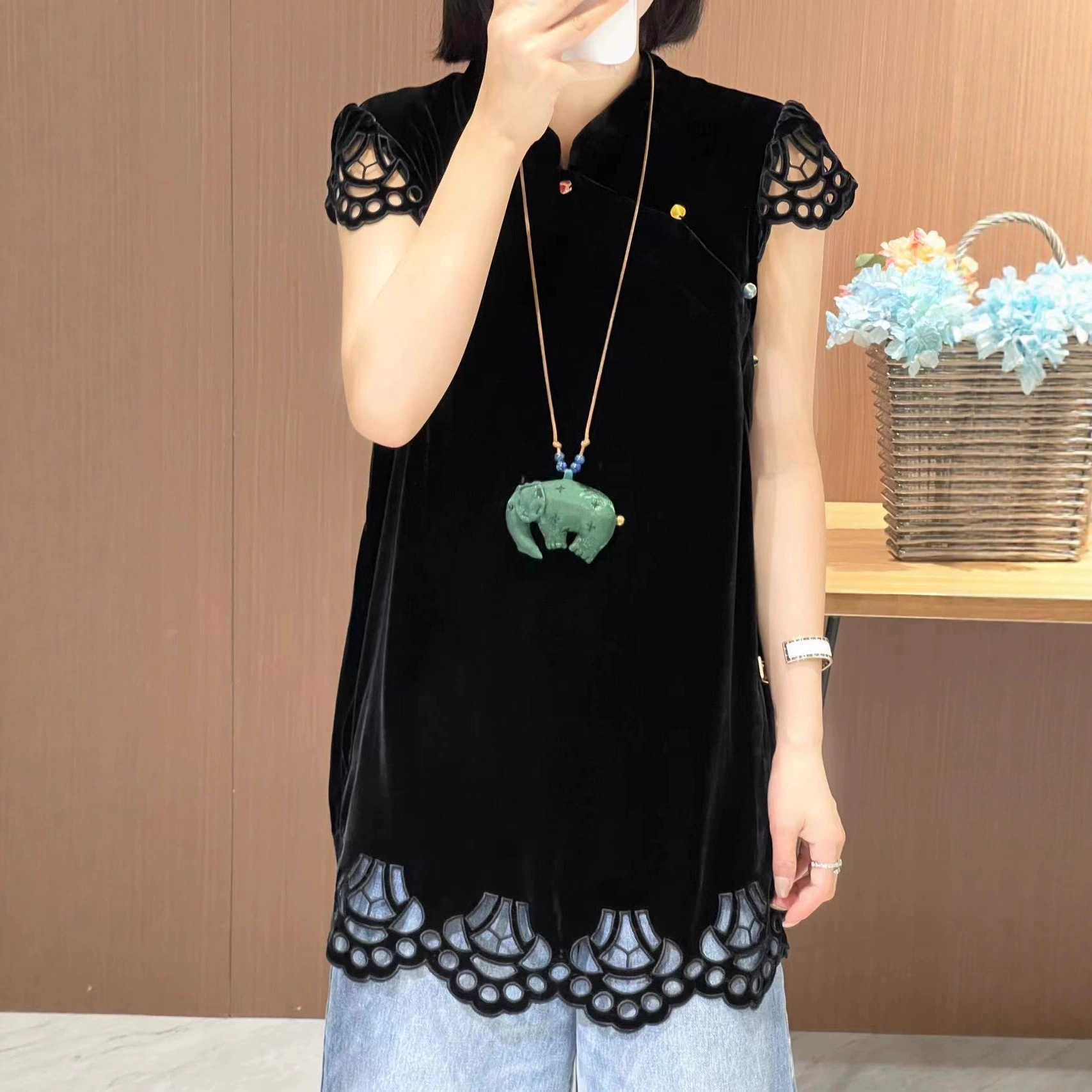 Шелковый бархатный топ средней длины с тяжелой вышивкой и нефритовыми пуговицами, элегантный романтический воротник-стойка с диагональной планкой, удобная повседневная блузка