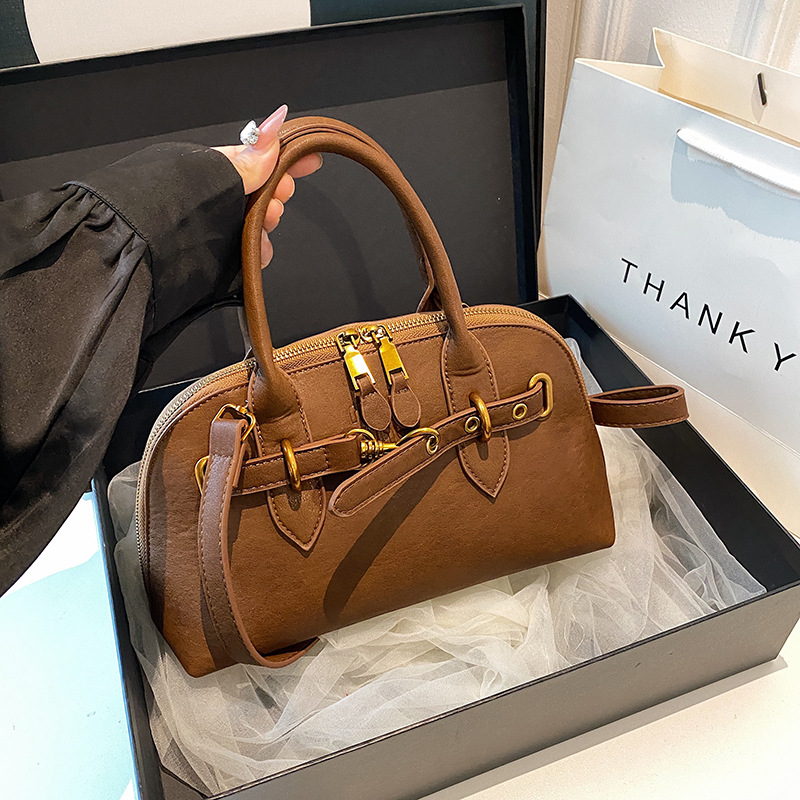 하이 엔드 언더암 볼링 백 여성의 2024 새로운 레트로 패션 숄더 백 틈새 간단한 캐주얼 숄더 백