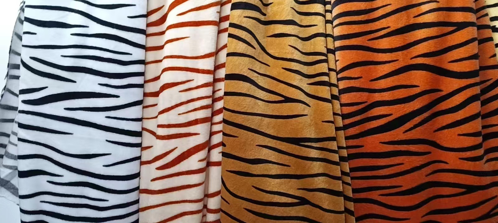 Tejido de impresión ultraflexible de cristal grueso tigre leche impresión manga juguete de peluche almohada ultraflexible