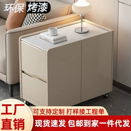 床头柜;皮艺床;梳妆台