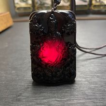 厂家直供翳珀吊坠弥勒佛九龙护主双面雕刻打灯变红药珀直播货源