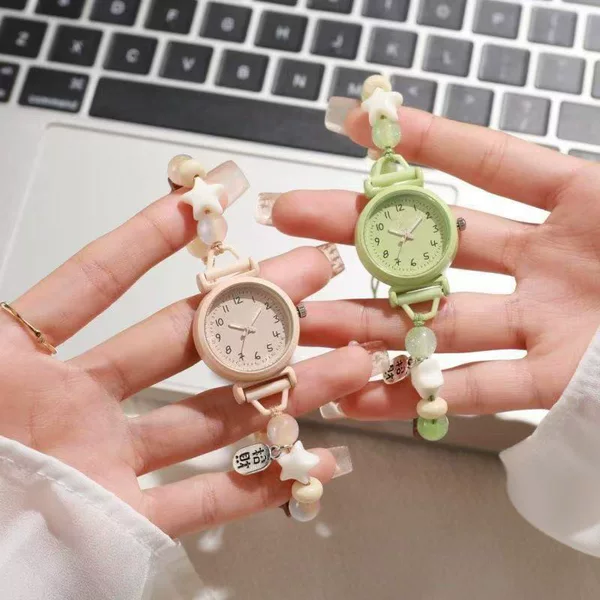 Dopamine-enhancing, brightening, pull-out watch, unique and cute, suitable for middle and high school students, high aesthetic value, exam bracelet watch