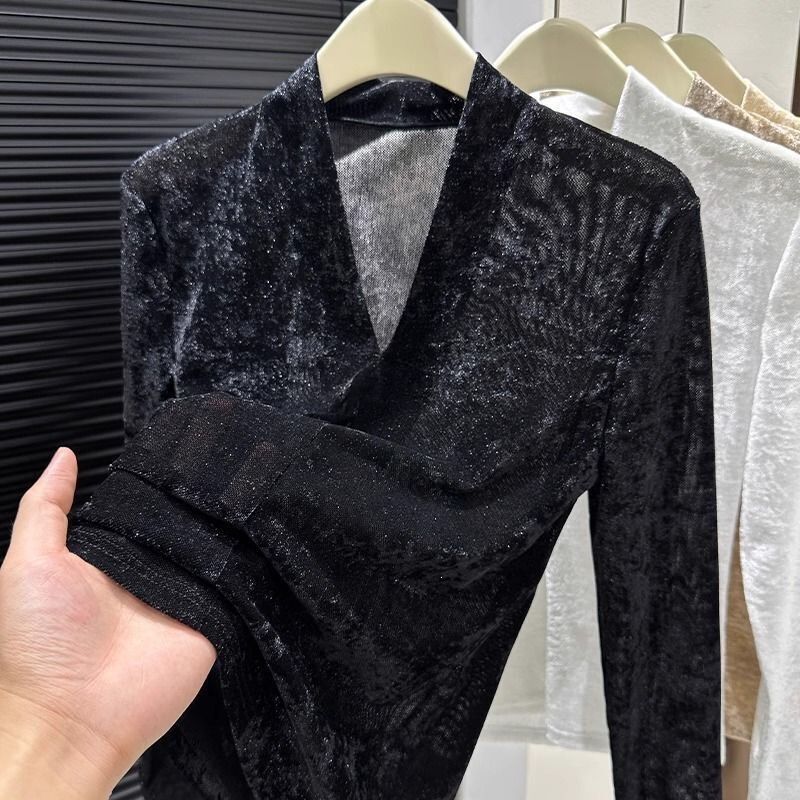High-end black lace top, elegant and slim-fit, perfect as an inner layer or base shirt for women, thin mesh long-sleeved shirt for autumn