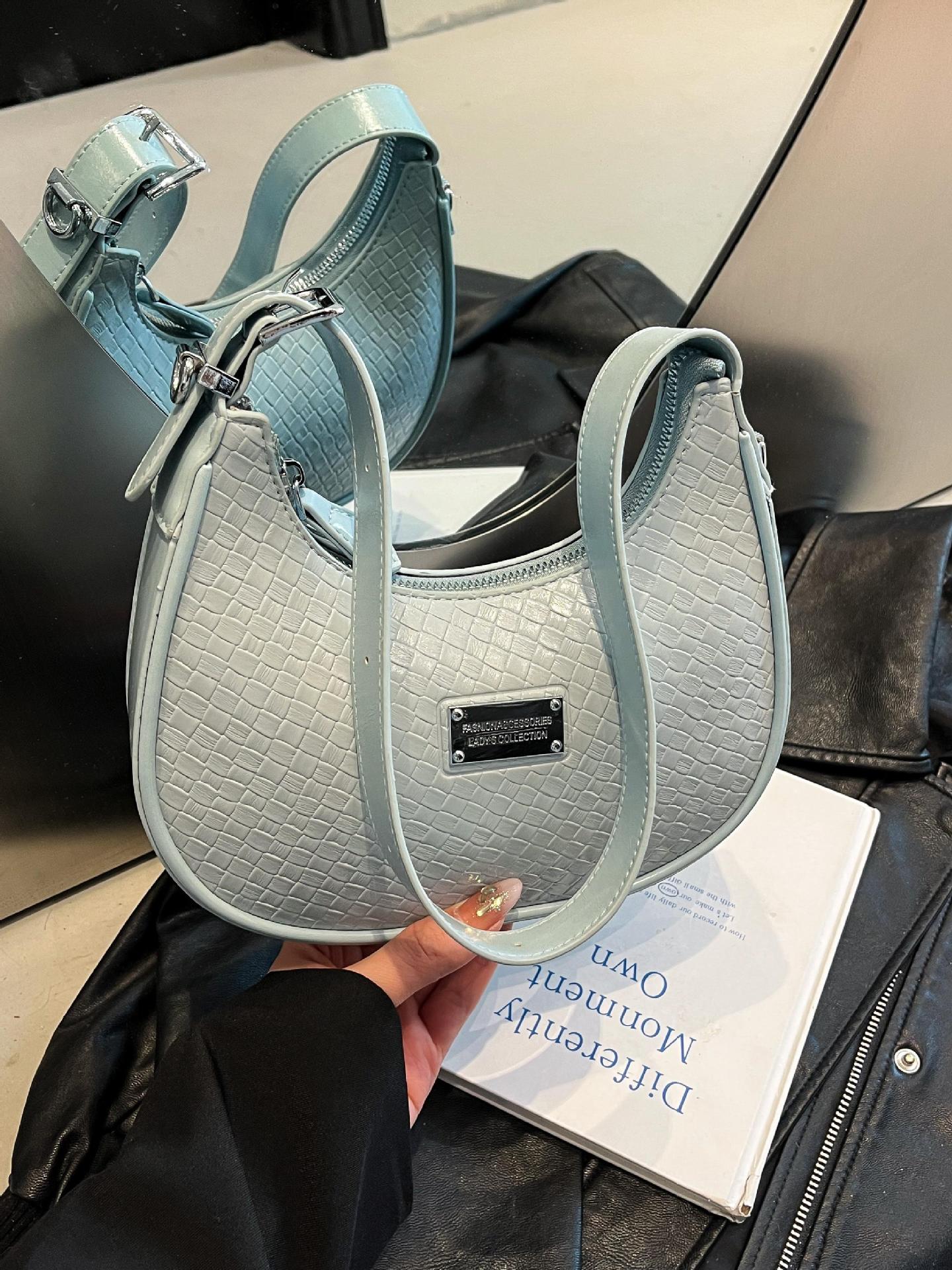 Bolsos de axila populares de verano para mujer 2025 comercio exterior nuevo estilo nicho todo-fósforo bolso de hombro de alta gama nicho bolsa de media luna
