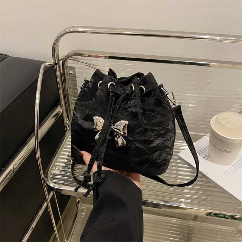 Drawstring fashion bow shoulder mochila 2024 otoño y invierno nuevo estilo versátil bolsas casuales bolsas de cubo para mujeres