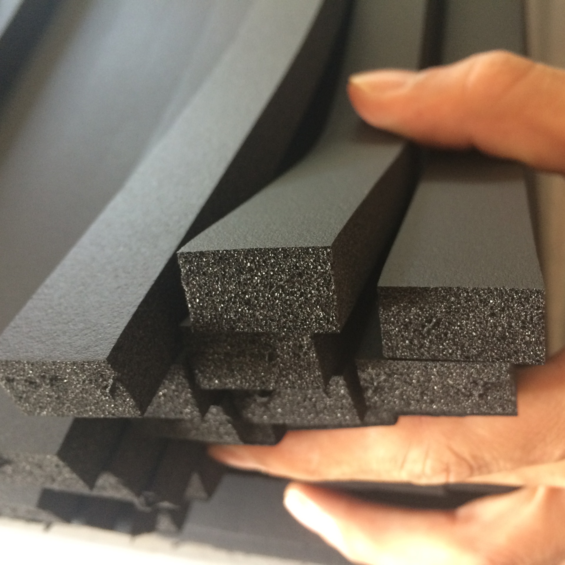 厂家供应 橡塑发泡条 橡胶密封长条 各种形状  客服需求 等等