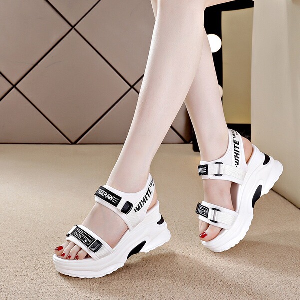 Fashionable comfortable lightweight casual beach sandals platform…