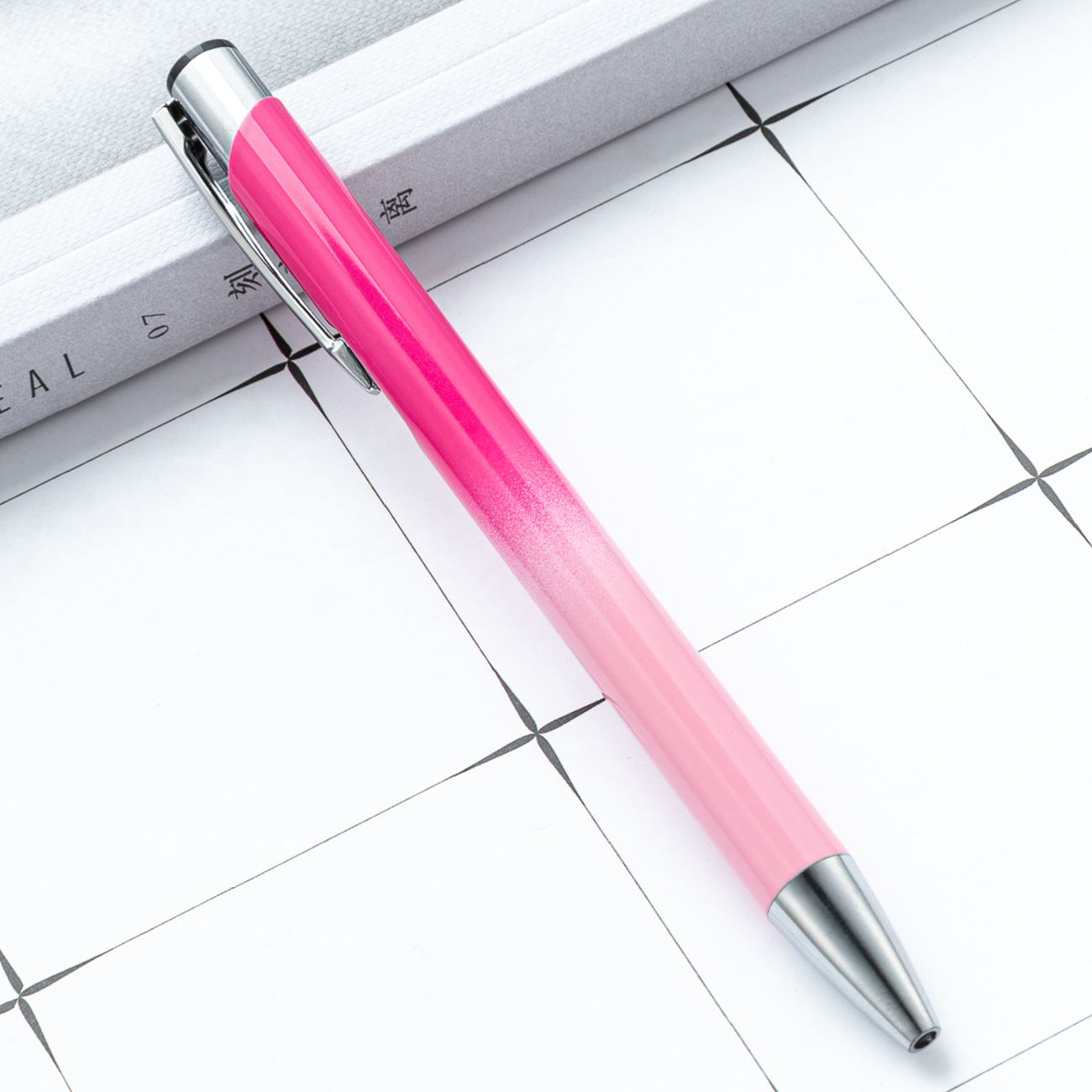 Bolígrafo de presión de dos bobinas, bolígrafo de varilla de aluminio degradado, papelería de oficina de negocios, bolígrafo de promoción de hotel, bolígrafo de regalo publicitario