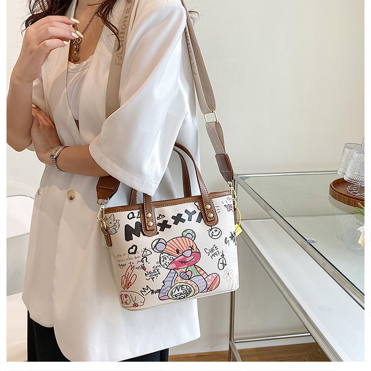 Women's Graffiti Shoulder Bag Large Capacity Fashion Bucket Bag_voghion.com