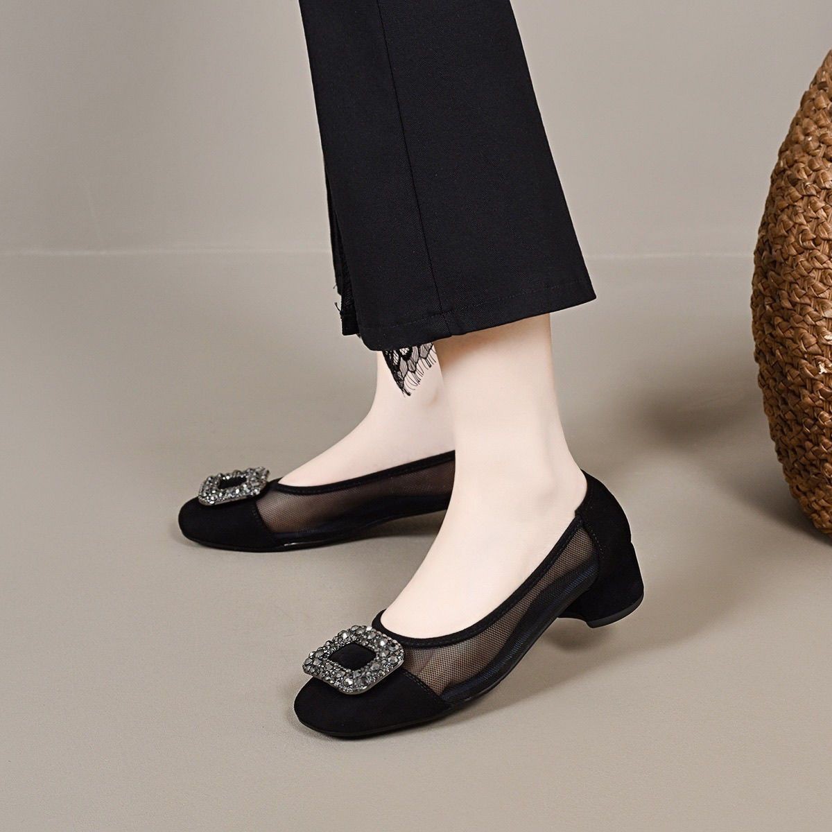Zapatos de talón de mujer superficial verano 2026 nuevo diamante de malla hueco de talón grueso zapatos de cabeza cuadrada zapatos de madre