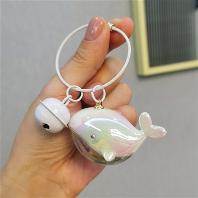 Popular celebridad en línea electrochapado colorido ballena llavero hombres y mujeres pareja llavero bolsa colgante de dibujos animados exquisito regalo de regalo