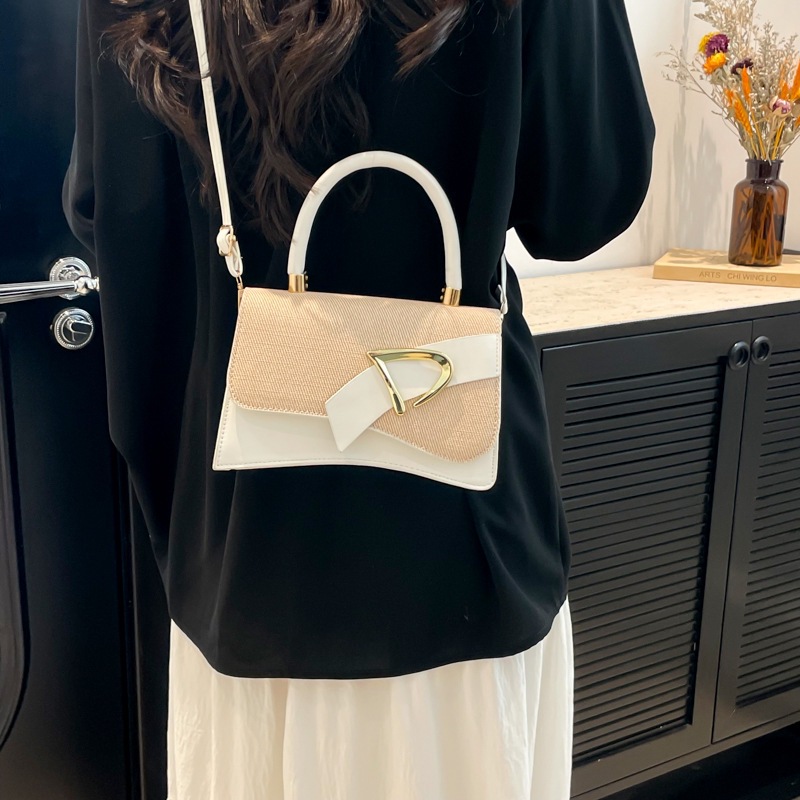 Moda y lujo ligero 2025 nuevo estilo estilo occidental estilo coreano popular retro casual color sólido bolso pequeño de mensajero de un solo hombro