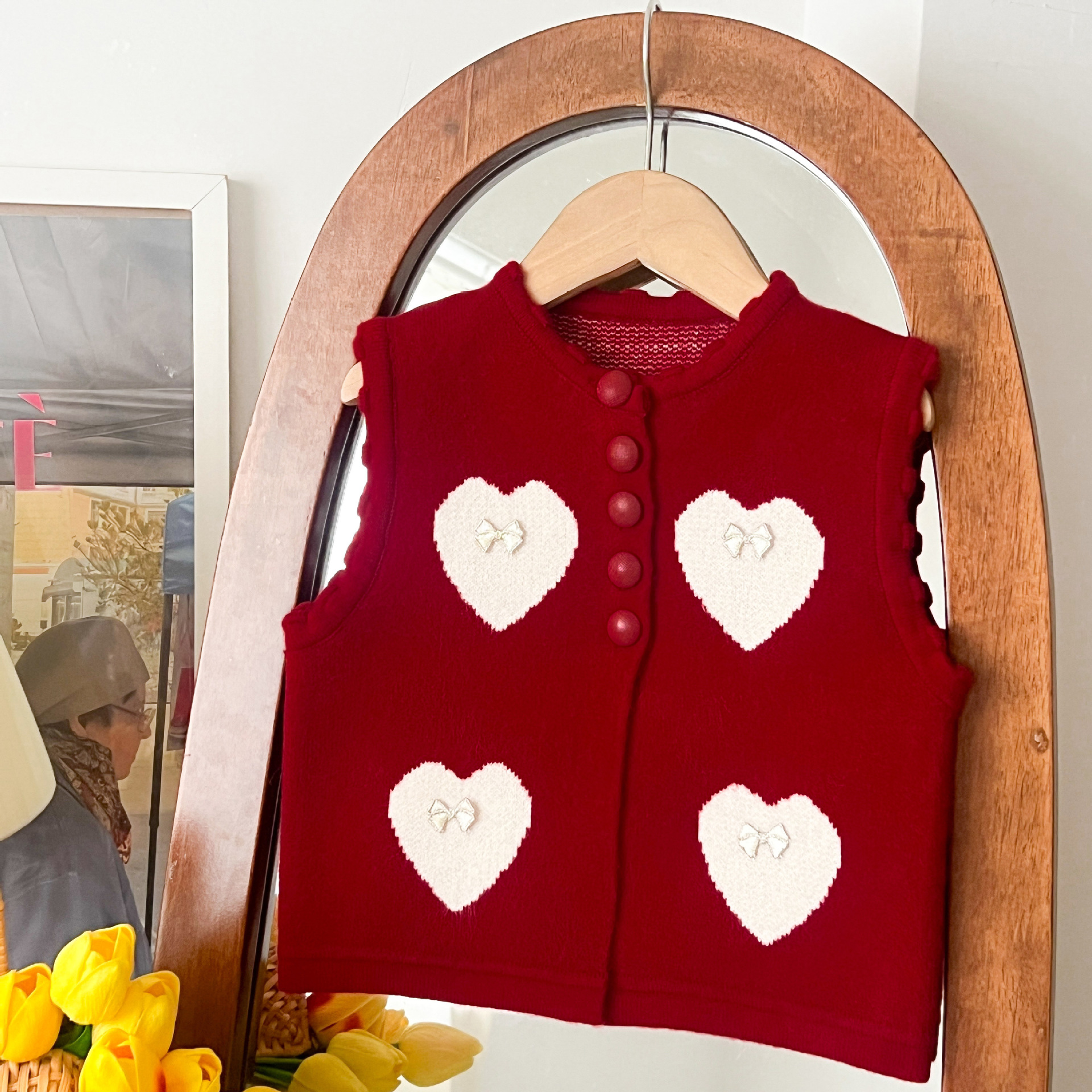 Niñas 2025 otoño y invierno nuevo chaleco de punto coreano estilo extranjero bebé de cuello redondo amor chaleco de punto cardigan