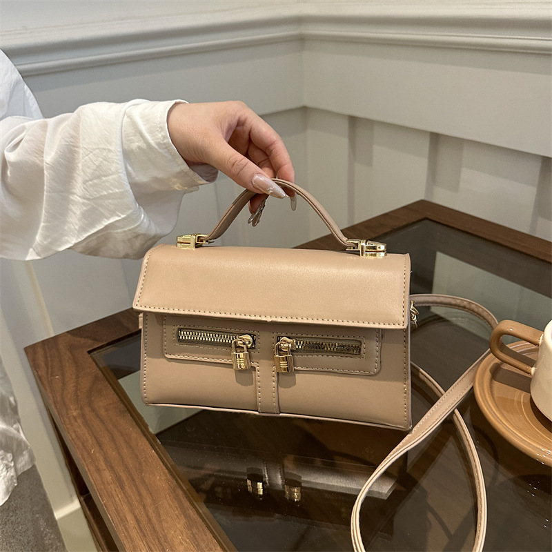 Diseño de doble cremallera personalidad simple 2024 nuevo estilo retro ocio de moda de hombro mochila temperamento bolso pequeño