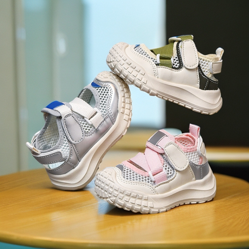 Zapatos para niñas, sandalias deportivas, estilo de verano 2025, nuevos zapatos para niños, sandalias Baotou de verano, zapatos de red individuales de verano para niños