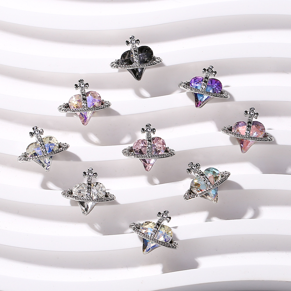 En línea celebridad reina madre uñas aleación joyería torcida melocotón corazón diamante retro estilo oscuro plata uñas accesorios de diamantes decorativos