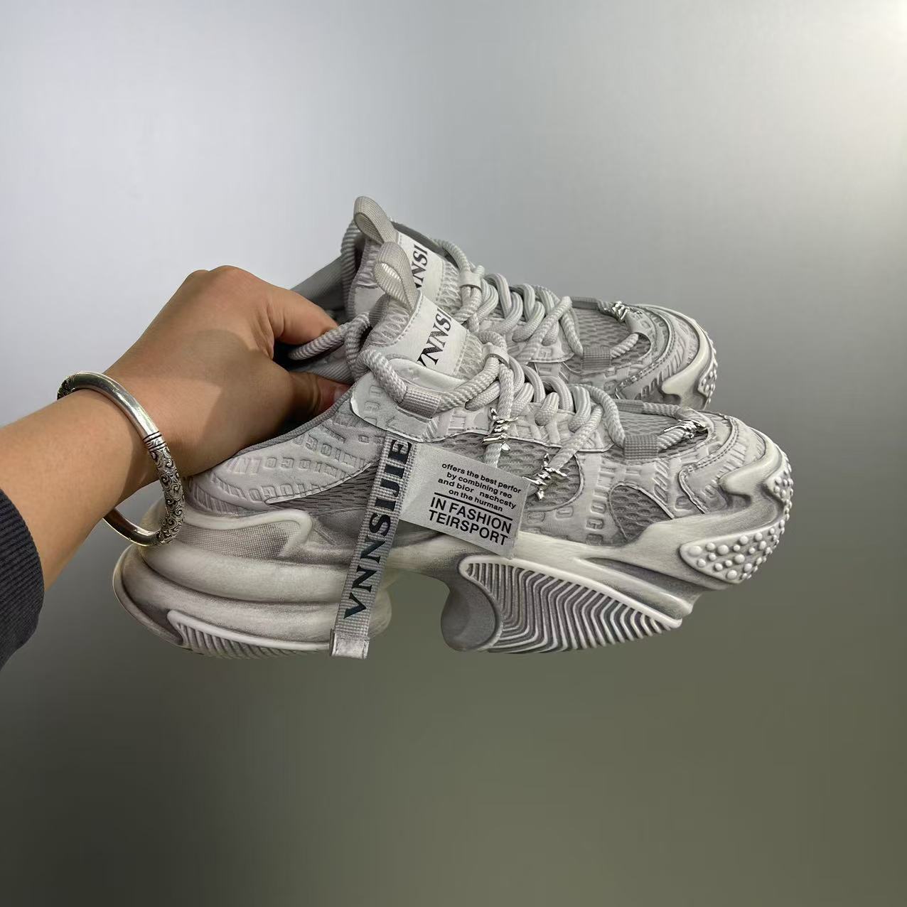 대외 무역 크로스보더 2025 남성용 두꺼운 밑창 높이 증가 아빠 신발 하프 트레이너 새로운 메쉬 트렌디 다용도 메쉬 올드 남성 트렌디 신발