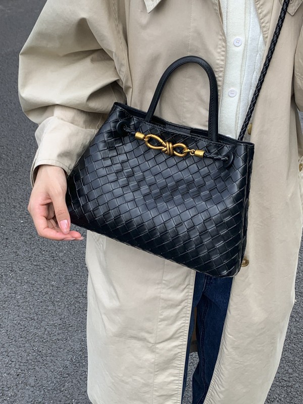 Bolso para mujeres 2025 nuevo cross-border bolso de mano de alta calidad lujoso tejido ligero viaje mochila de hombro