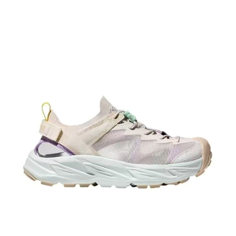 李現は同じタイプのHOKA Hopara 2で、男女の春と夏のホパラ2キャンプをしています。|undefined