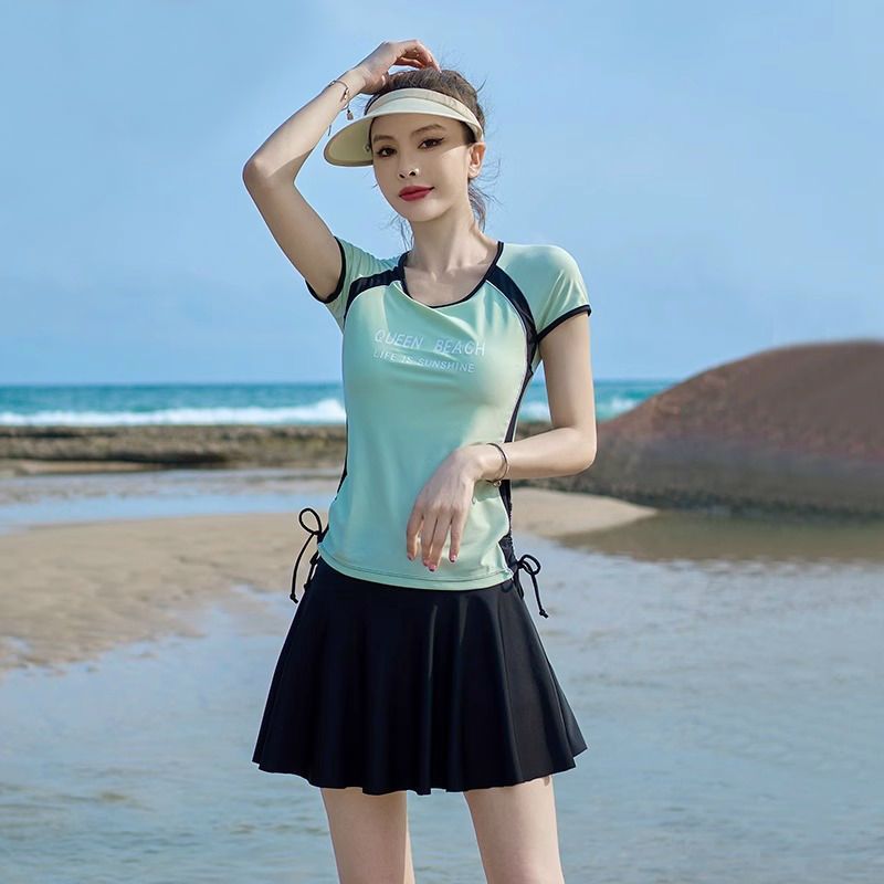 Trajes de baño de mujeres conservadores split-abdomen trajes de baño de 2025 nuevas damas grandes trajes de baño de spa comercio exterior