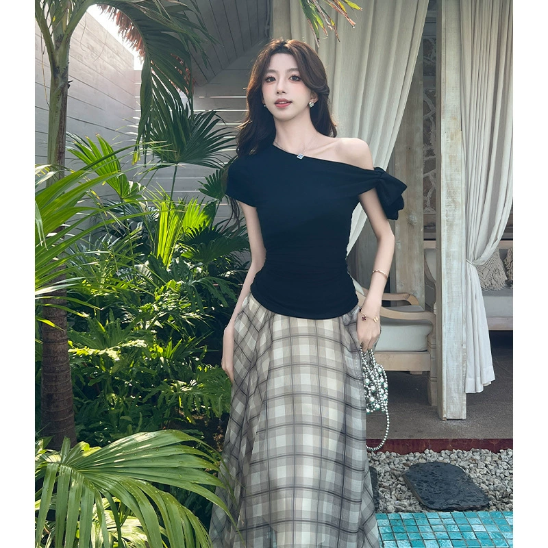 2025 лето новая черная футболка с короткими рукавами женская тонкая тонкая, дизайн с открытыми плечами