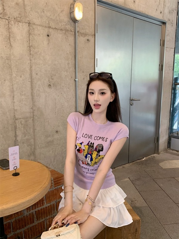 卡通印花紫色圆领针织短袖t恤女夏季别致小众修身短款小飞袖上衣|undefined