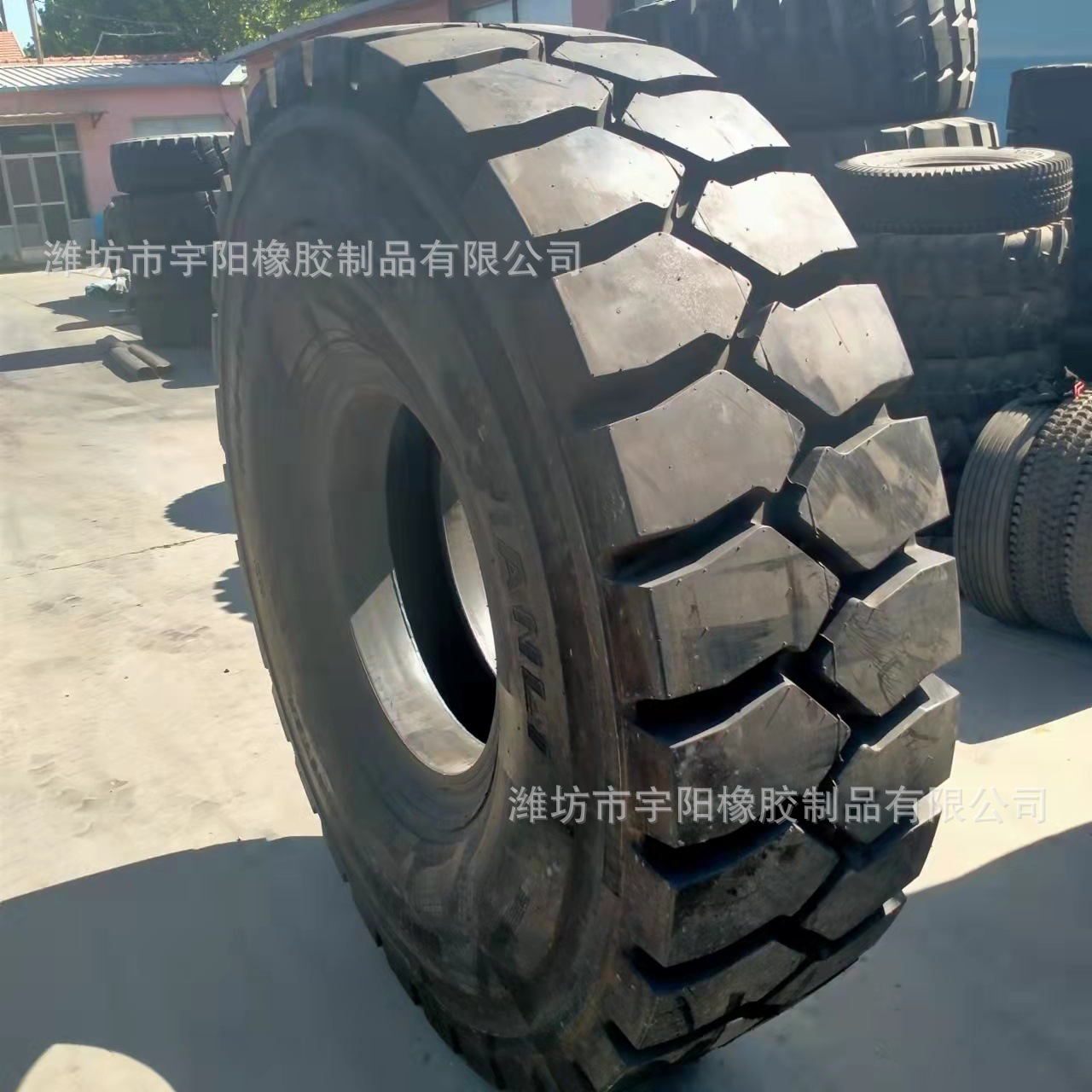 18.00-25 E4大块花纹 斜交工程机械轮胎 40层