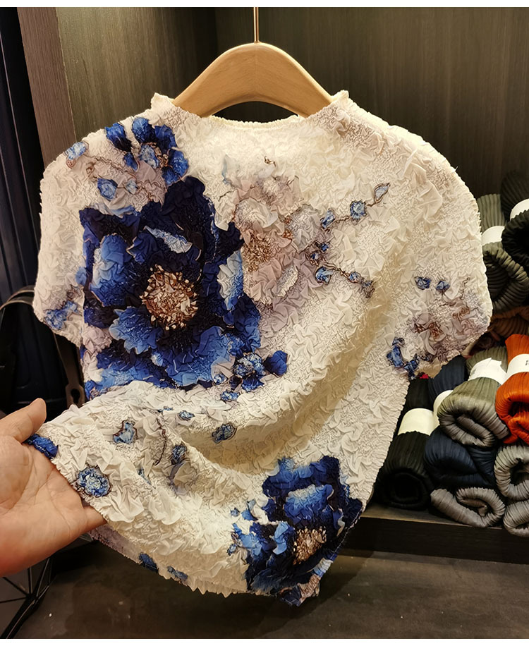 Áo phông nữ cổ tròn in họa tiết mực cổ điển, thiết kế xếp ly tay ngắn — Màu trắng be chi tiết 4