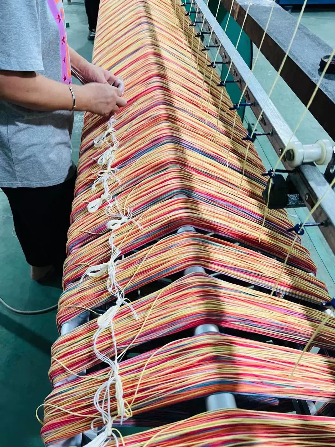 渐变牛奶棉腈彩色蛋糕球原棉虹彩绞纱筒纱优选品质60%棉40%腈加工