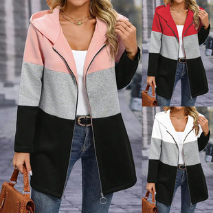 �羳�W���ﶬŮ�b�������e�ٴ������@��ײɫ��ɫƴ���BñŮʿ����