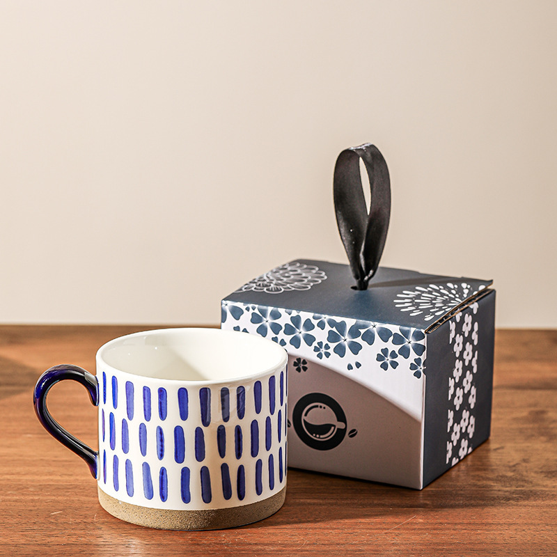 Taza de agua pintada a mano Taza de alto valor retro japonesa Taza de café de gres Taza de cerámica de gran capacidad Regalo de mano