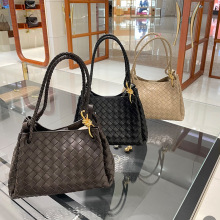 ^ţƤͬбˮͰŮ˻@Ƥ