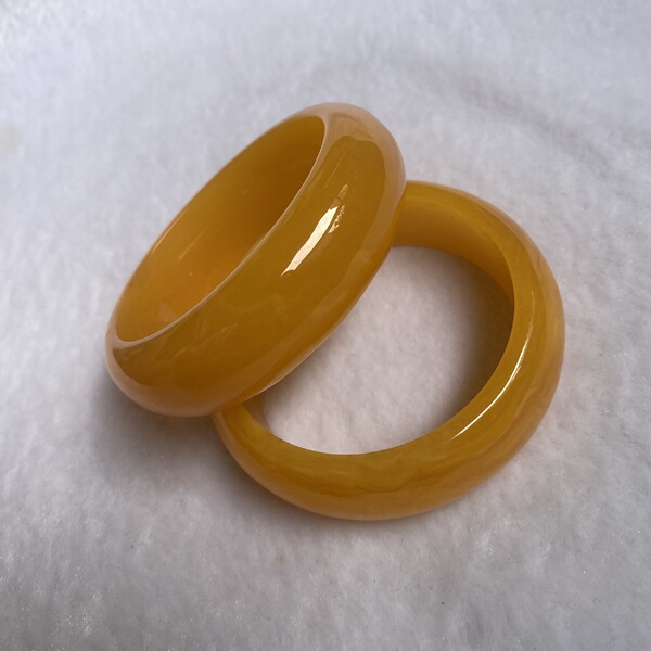 Yellow bracelet wax agate