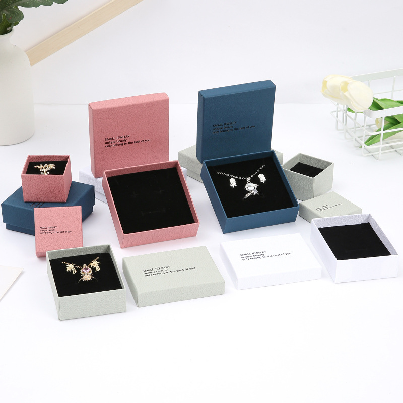 Caja de cubierta de papel duro en el lugar Collar pendientes anillo joyas Caja de embalaje de joyas Caja de joyas de alta calidad