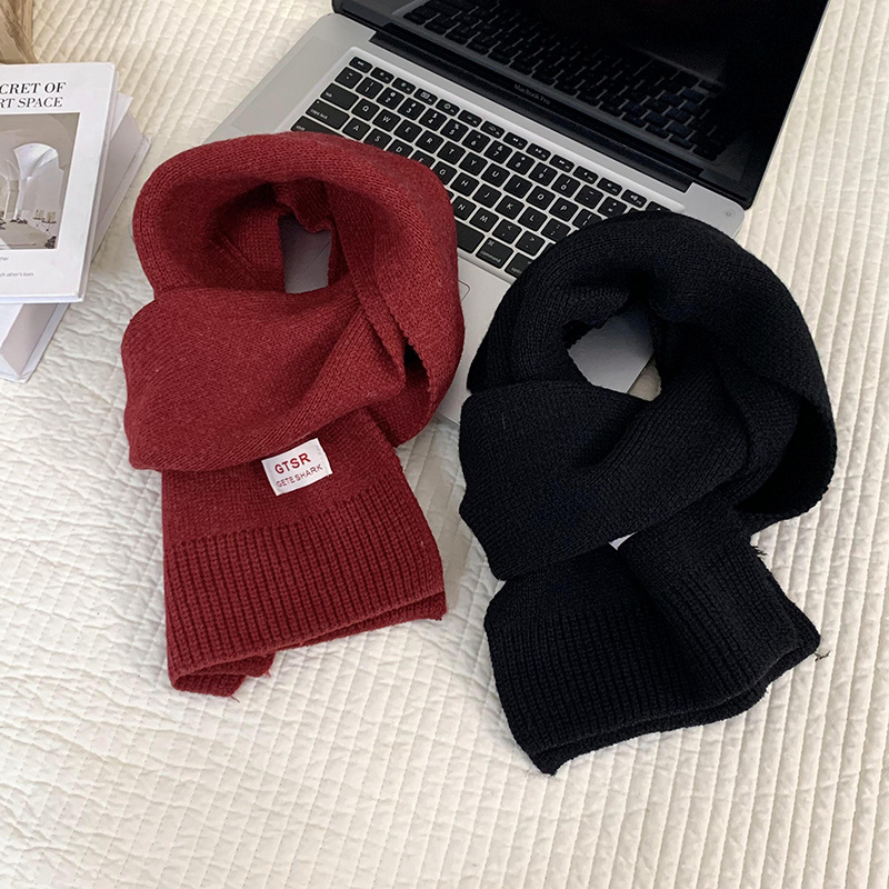 Bufandas de punto para mujeres de alta calidad2025 otoño y invierno versátiles parejas calientes de cuello pequeño bufandas al por mayor