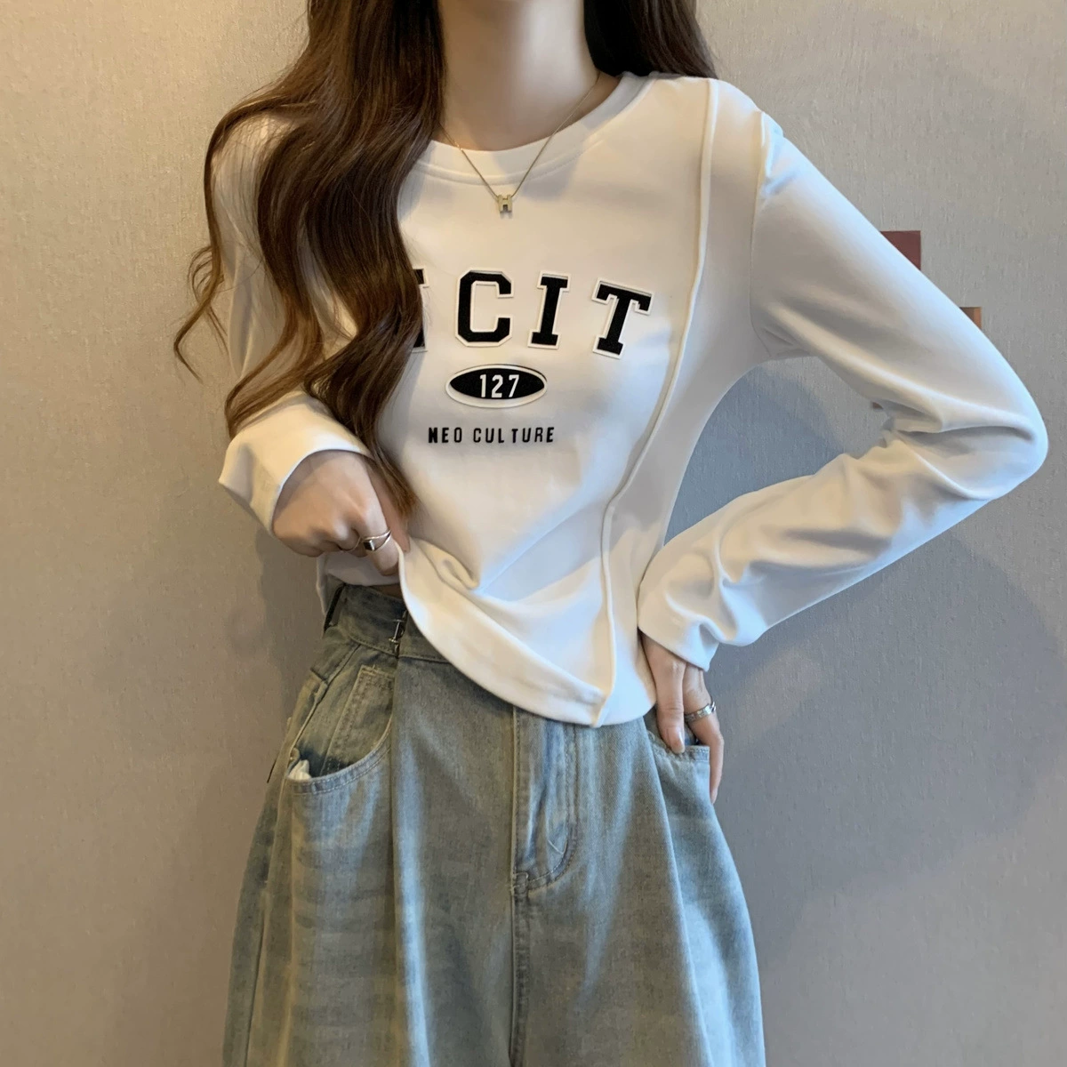 De Rong Большие размеры, покрывающая живот, Базовая рубашка нерегулярной формы с длинными рукавами, Женская весенне-осенняя приталенная Дизайнерская футболка с буквами для круглой сестры