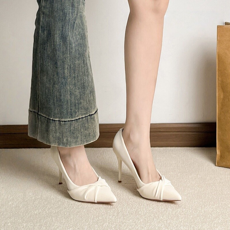 Elegant Style Pleated 2026 High Heels for Women, with a Sophisticated Feel, Pointed Toe, Suitable for Parties and Dresses, Thin Heels That Are Comfortable