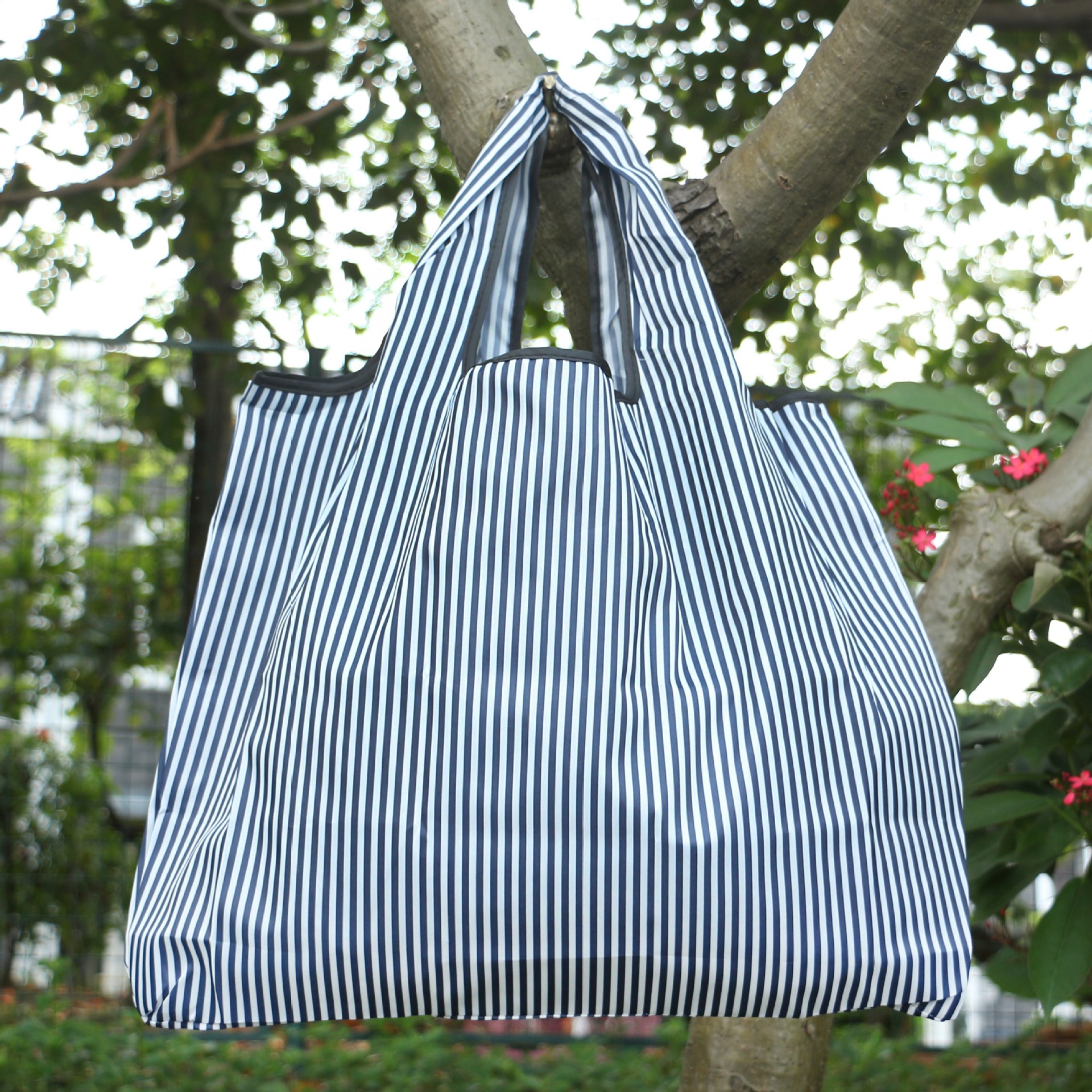 Large gray and white vertical stripes