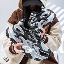 �����n�泱���r�к��s�ٴ�С��ƴ�Ӻ�����ߜp���\�����e�ϵ�ЬŮ