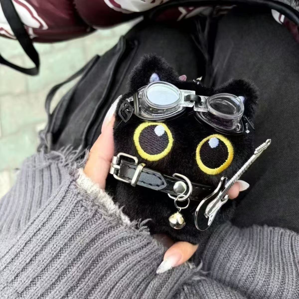 Big Eyes Black Cat Colgante Punk Little Black Cat peluche Keychain Bolsa Colgante Rock Gato Regalos de vacaciones