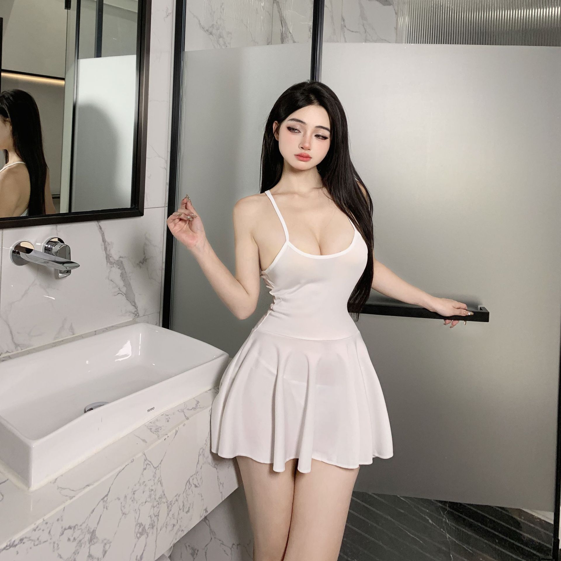 섹시한 속옷 잠옷 여성용 하이 스트레치 아이스 실크 등이없는 섹시한 가방 힙 스커트 유혹 스타킹 도매 헤어 세대